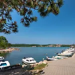 Julia2 Mit Eigenem Balkon By Interhome Lejlighed Čižići
